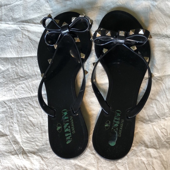 Valentino Garavani Rockstud Sandals for parts as toe straps broken. - Picture 10 of 11